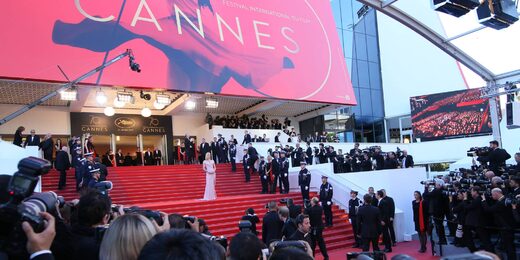 Signalétique événementielle et décoration à Cannes : préparez un lieu au couleur de votre entreprise