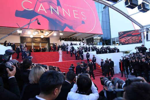 Signalétique événementielle et décoration à Cannes : préparez un lieu au couleur de votre entreprise