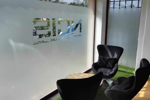 Signalétique intérieure & extérieure pour entreprises à Cannes et dans les Alpes-Maritimes